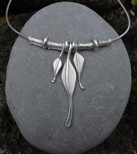 Jasmin-leaf-necklace-300