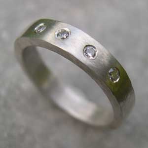 White gold eternity ring with 4 diamonds